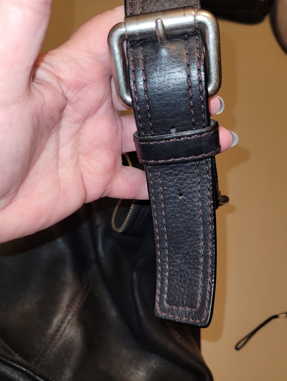 Fossil Maddox Black Leather Bucket style Purse. - Picture 4 of 16